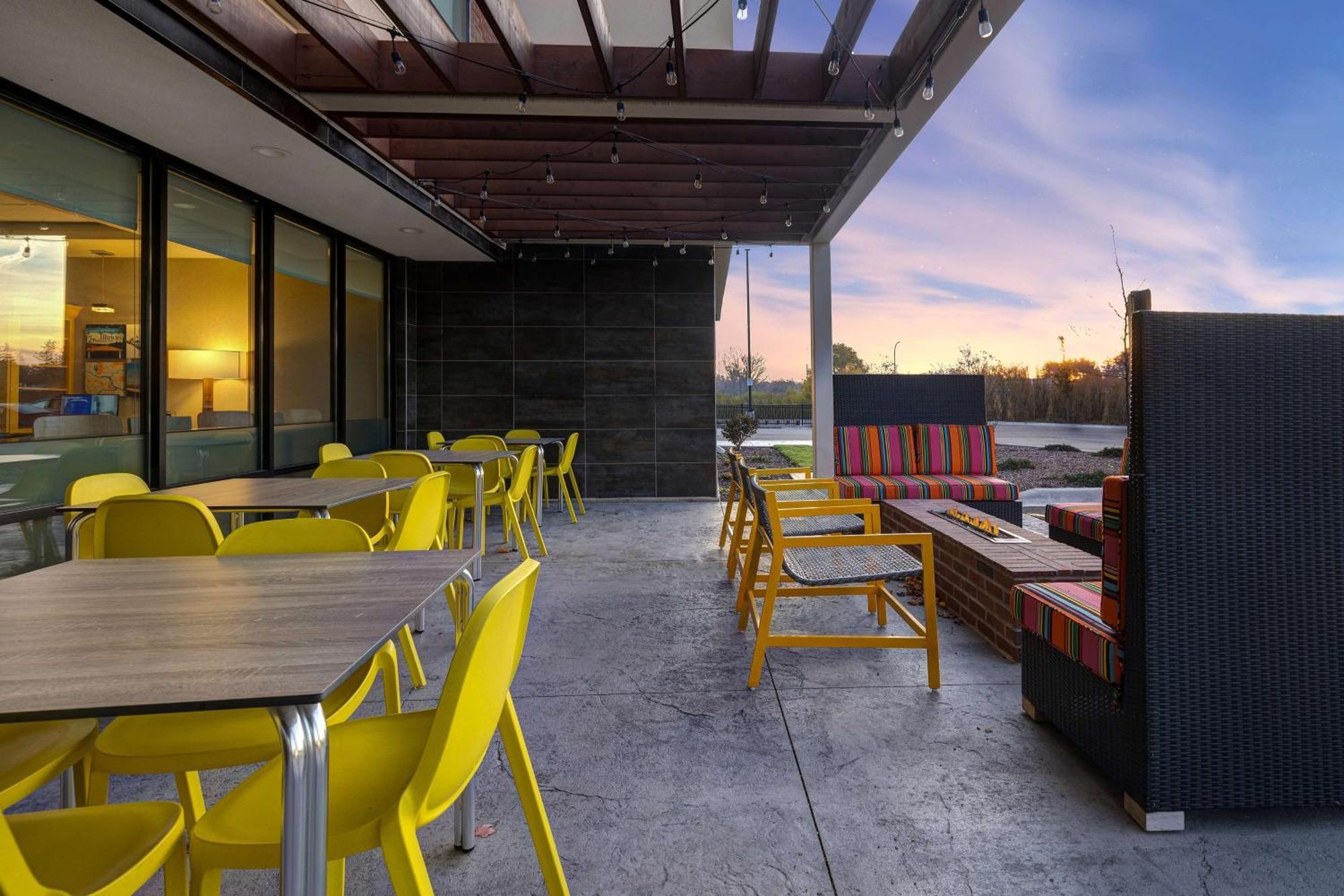 Home2 Suites By Hilton Dekalb Exterior photo